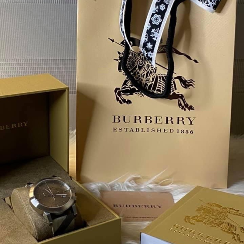 SOLD / Burberry Men’s Swiss Chronograph Watch
42mm
Swiss Made 
Sapphire Crystal - Picture 2 of 9